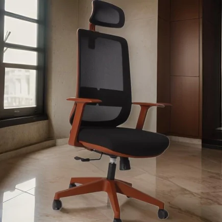 Fauteuil de direction MABEL avec un appui-tête réglable, des accoudoirs fixes et un siège rembourré.